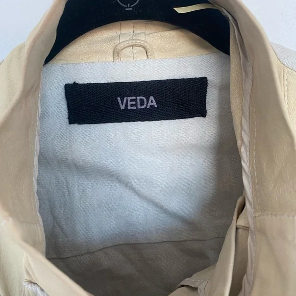 Veda cream leather vest - Picture 2 of 6